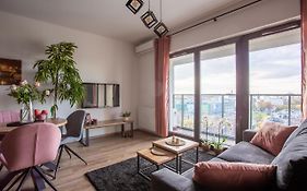 Glamour Apartment City View